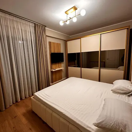 Apartment Cu Piscina